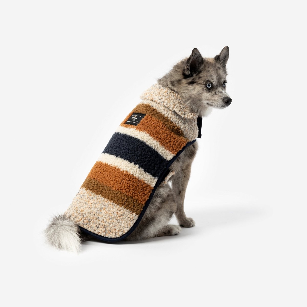 S0620268131_BerberCoat_BrandStripe_Oatmeal_LIFESTYLE_01